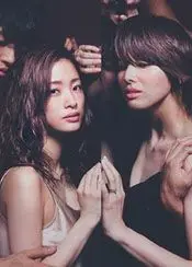进球如麻、奋力拼搏的女孩